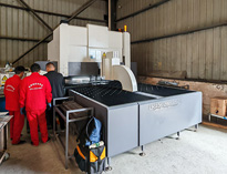 優(yōu)佰特斥巨資購(gòu)進(jìn)業(yè)內(nèi)先進(jìn)智能柔性折彎設(shè)備