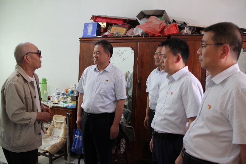 博農(nóng)集團領導走訪慰問老黨員、困難黨員